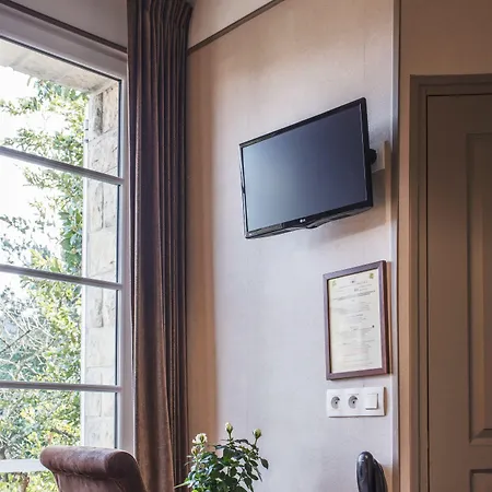 ホテル Logis Les Trois Rois 2*