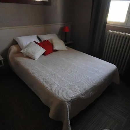 Logis Les Trois Rois ホテル 2*